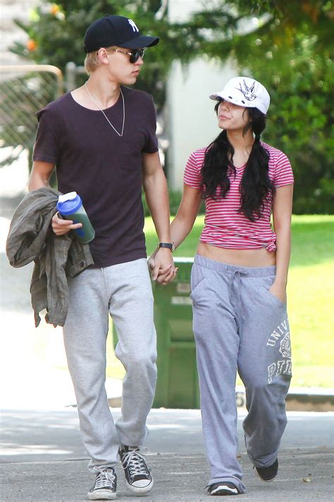 how long have vanessa hudgens and austin butler been dating